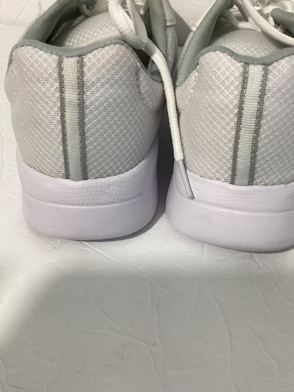 ATHLETIC WORKS WOMAN MEMORY FOAM GRAY SNEAKERS WALK SHOES SIZE 9 - Picture 7 of 10